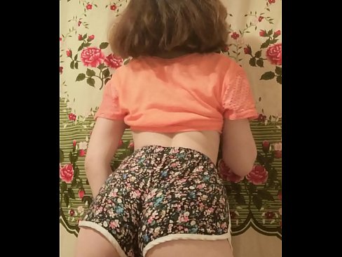 ❤️ Nena jove sexy despullant-se els pantalons curts davant la càmera ❤️❌ Vídeo anal al ca.naffuck.xyz ️❤