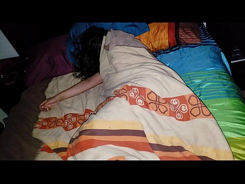 ❤️ El fillastre renya la seva jove madrastra mentre dorm. ❤️❌ Vídeo anal al ca.naffuck.xyz ️❤
